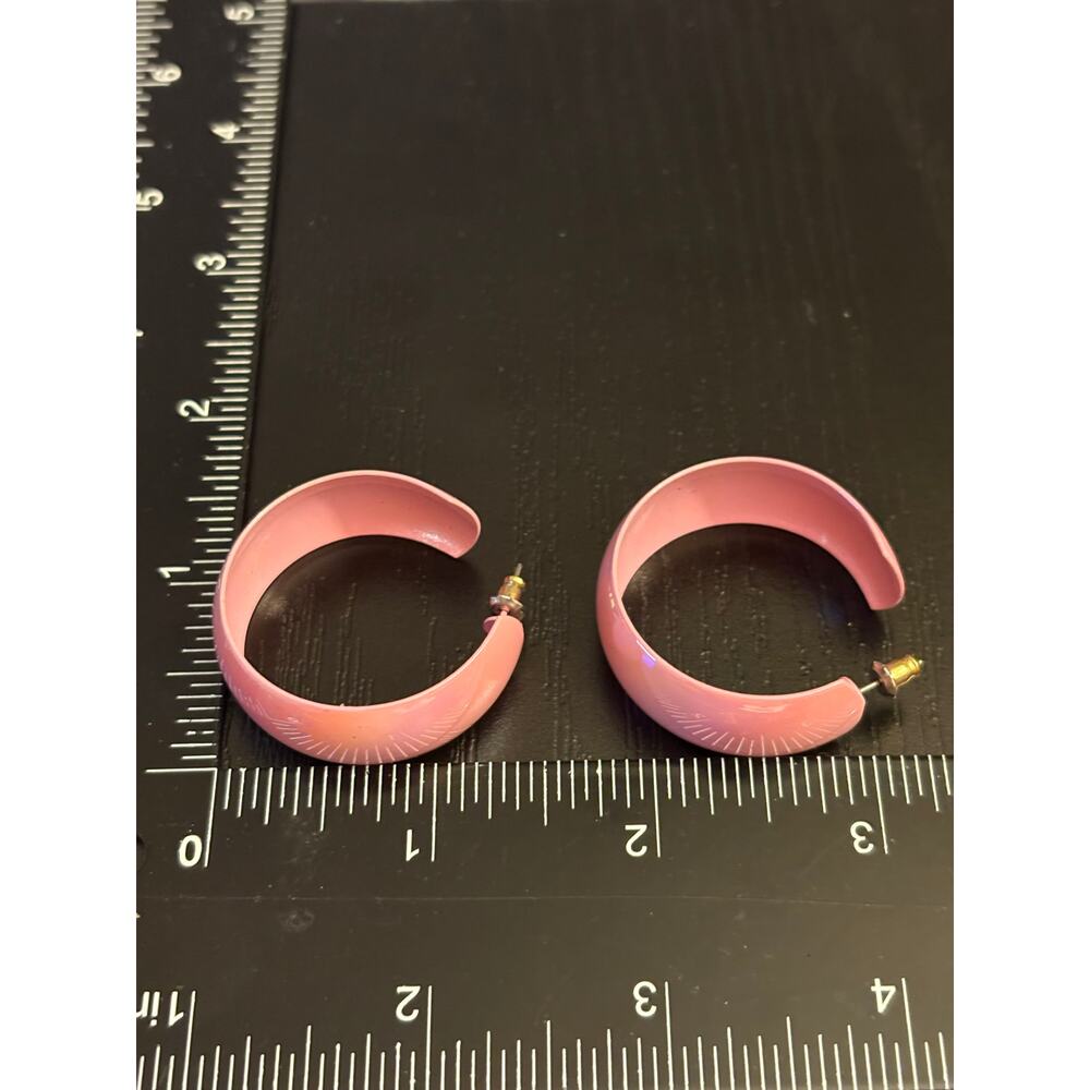 Vintage Metallic Pink Hoop Earrings Etched Sunburst - Picture 2 of 3